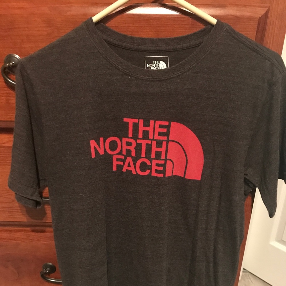 Men’s Gray NorthFace T-shirt (Medium)